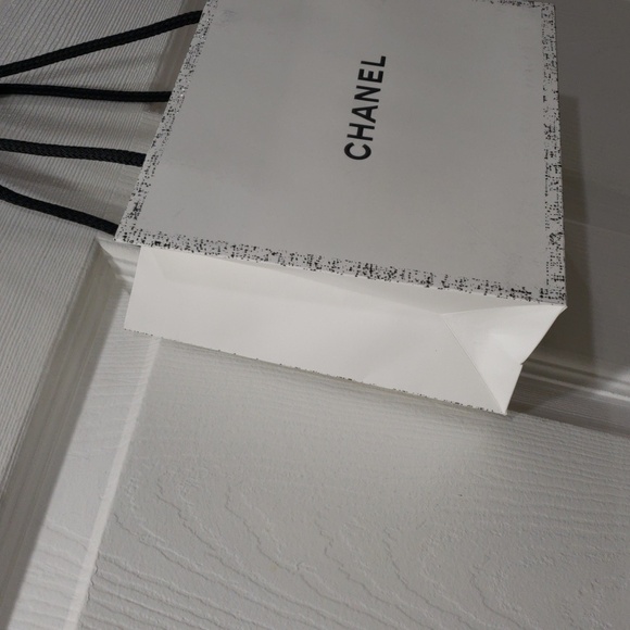 CHANEL Luxury Camellia Paper Shopping Bag – Authentic White & Black 8.5x7.5x3.5 - Picture 6 of 17